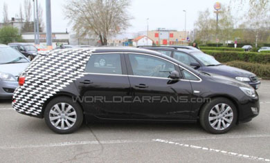 Spy Shots: ��������� Opel Astra Sports Tourer 2011 ���������� ����