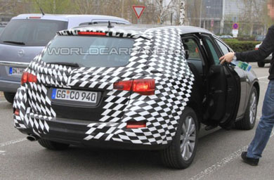 Spy Shots: ��������� Opel Astra Sports Tourer 2011 ���������� ����