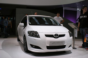 Гибрид Toyota Auris покажут осенью во Франкфурте