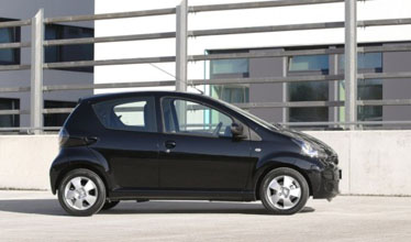 Toyota ��������� �� ����� �������������� ������������ Aygo Black