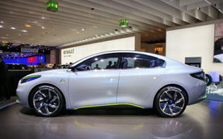 Серийная версия электрического седана Renault Fluence EV появится в 2011 году