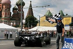 В Москве состоялись показательные заезды болидов «Формулы-1»