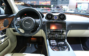 � ������ ������� ����� ������ �� ��������� ����� Jaguar XJ 2010