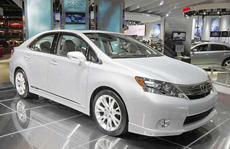 Toyota ����� �������� 19 300 �������� Lexus HS250h � Sai
