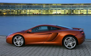 ����� �������� McLaren MP4-12C �������� ����� � ������� 