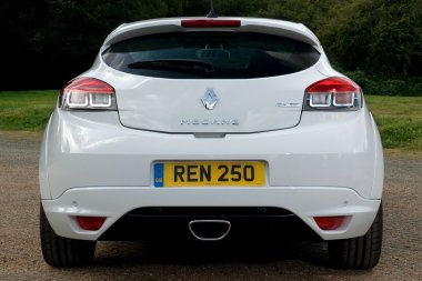 Начались продажи французского спортивного автомобиля Megane RenaultSport 250