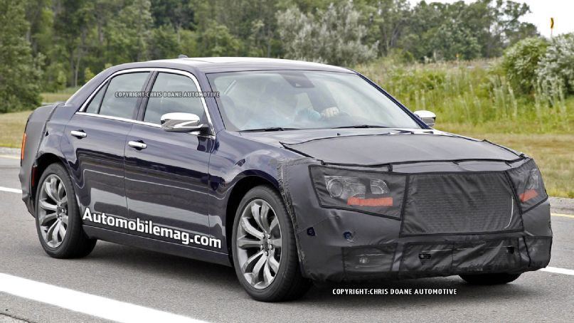 Американские папарацци сфотографировали прототип седана Chrysler 300 2015