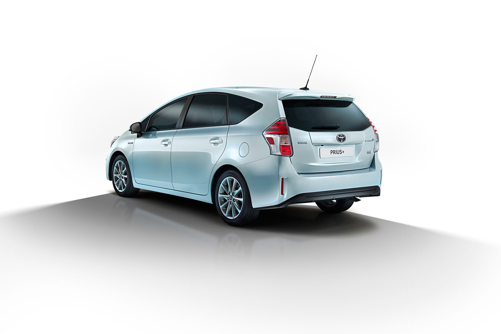 ����������� ������ Toyota ��������� ������ �� ����� ������ Prius+ ��� ������