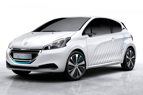 Peugeot продемонстрирует в Париже экономичный концепт 208 Hybrid Air