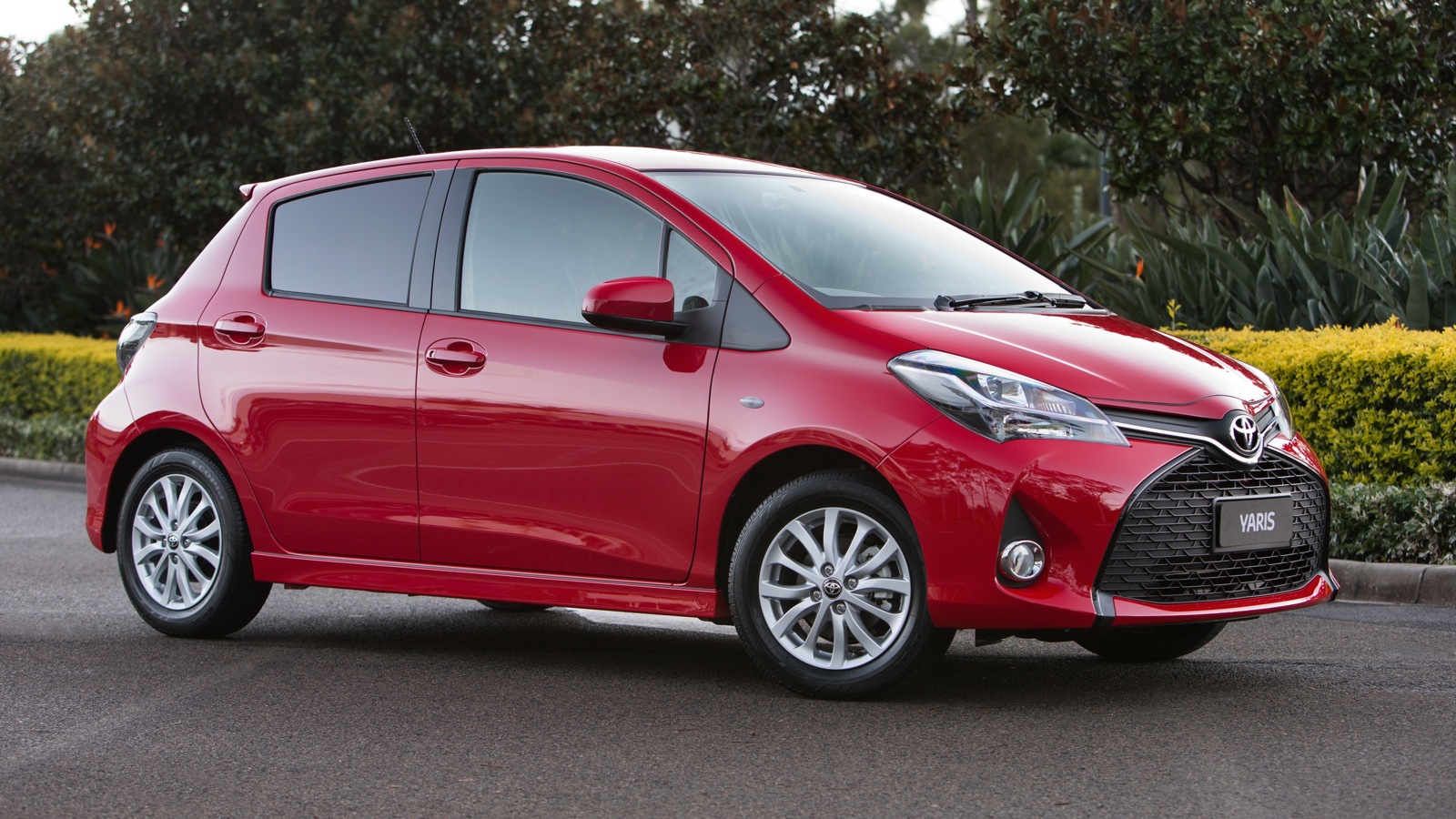 Toyota Yaris ������� 5-������� ������