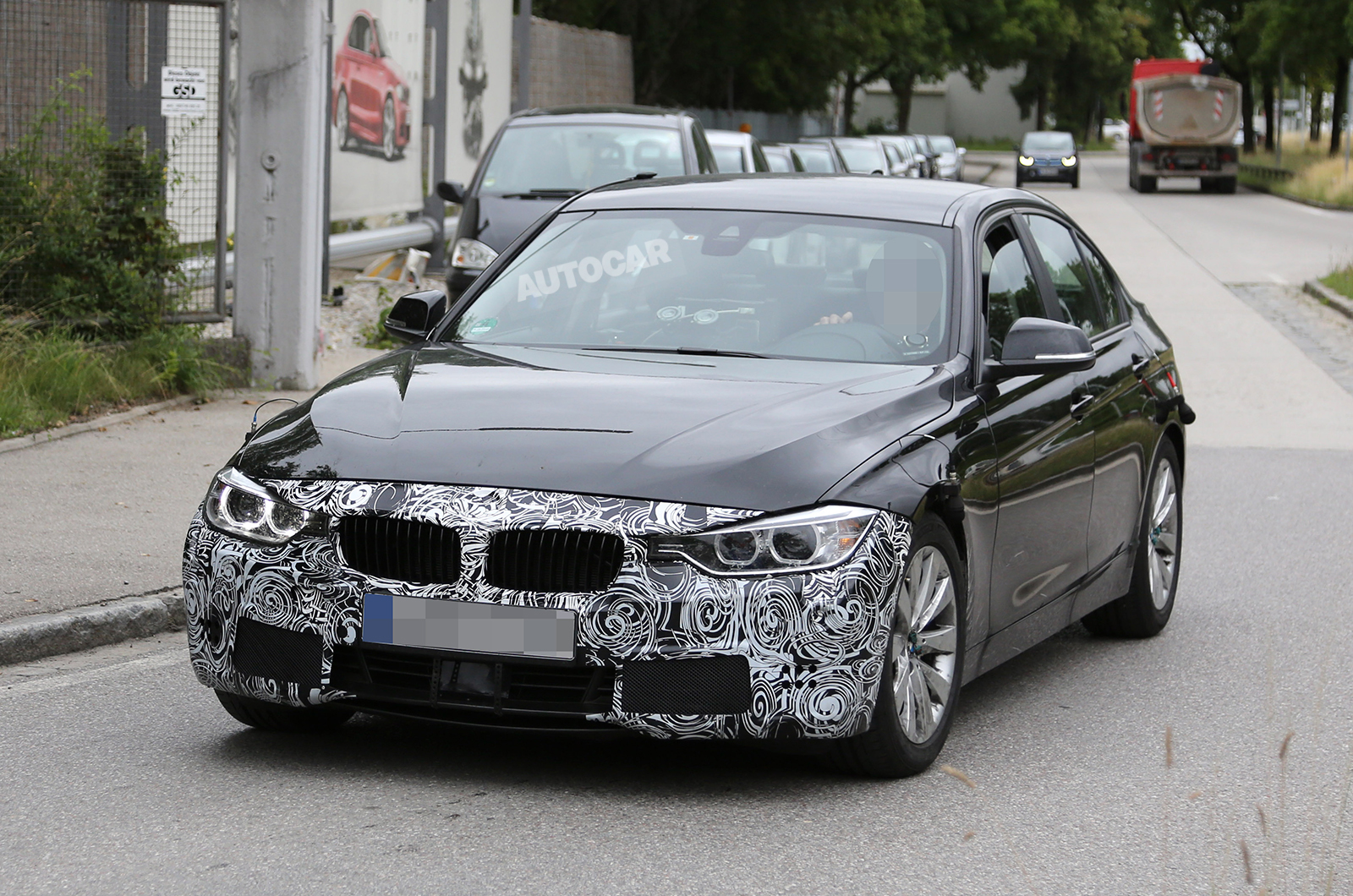 BMW ������� ���������� Jaguar XE