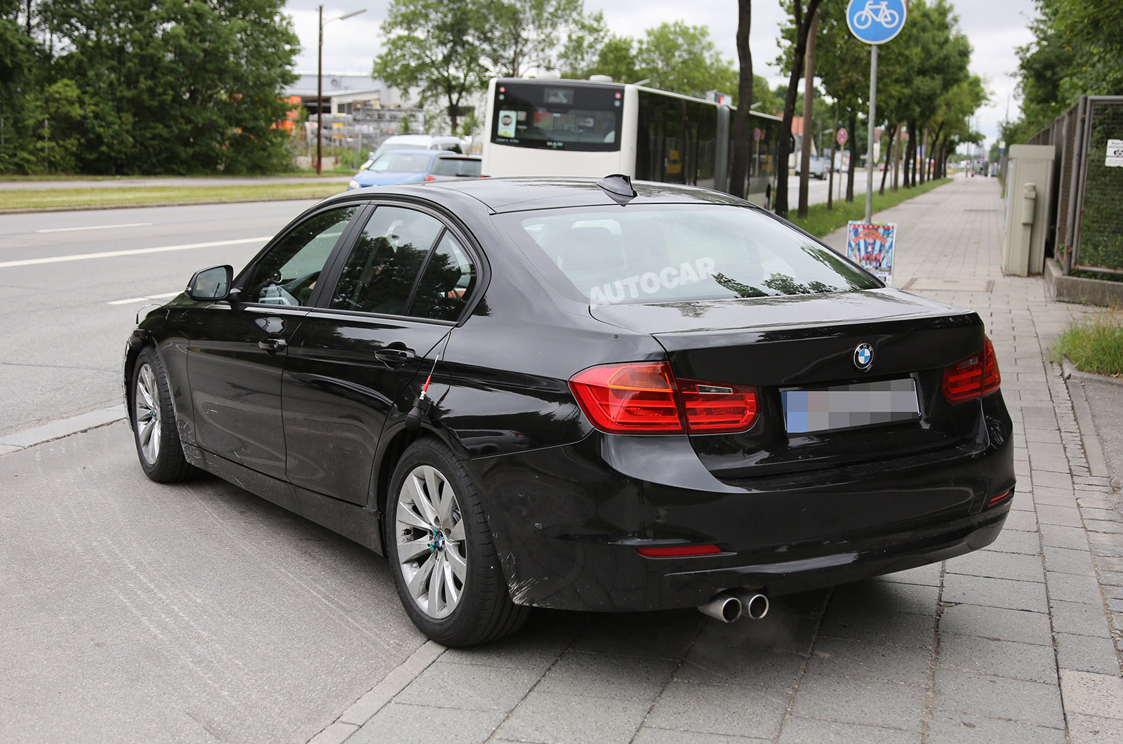 BMW ������� ���������� Jaguar XE