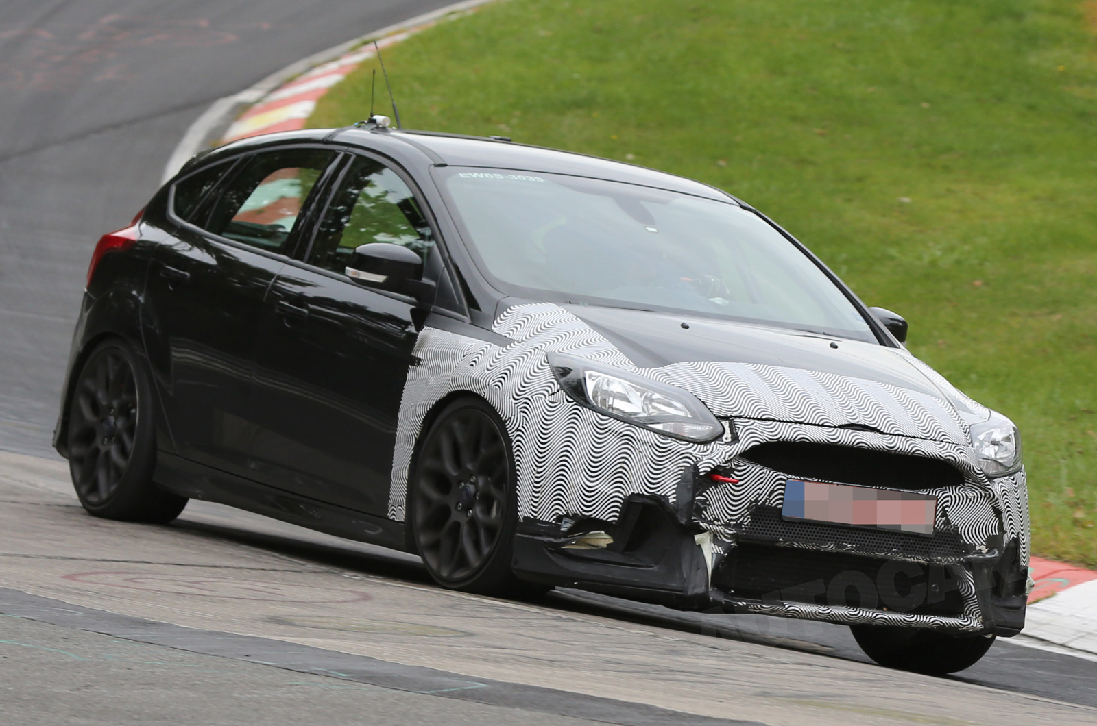 Новый Ford Focus RS не поступит в продажу раньше 2016 года