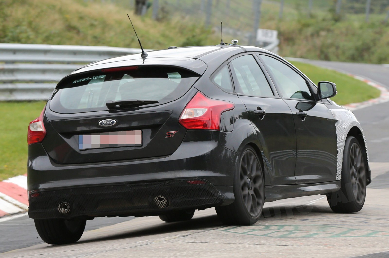 Новый Ford Focus RS не поступит в продажу раньше 2016 года