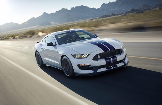 ����� Ford Shelby GT350 Mustang �� ������� ������ � �������� ������