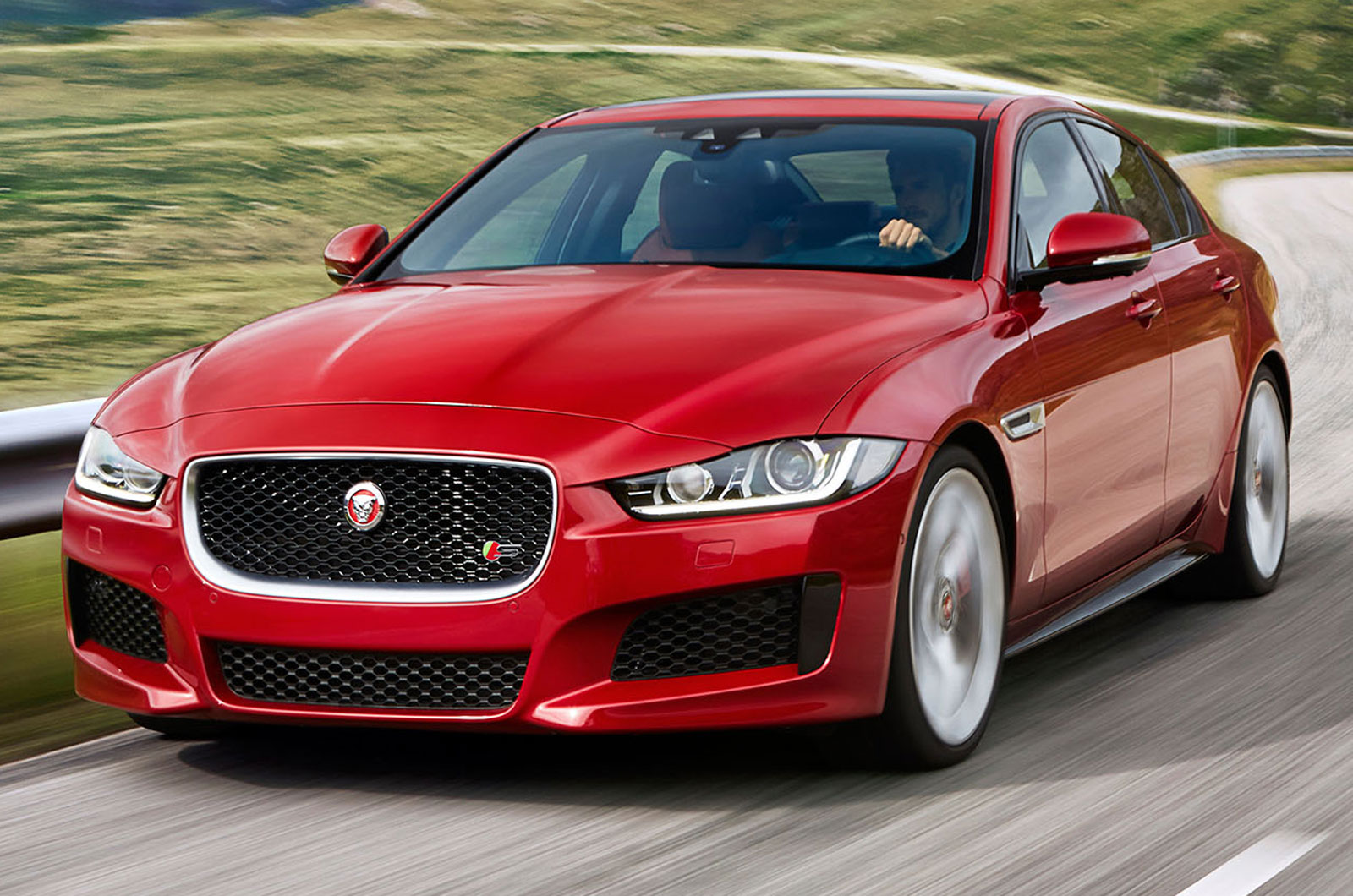 ����� ����� Jaguar XE ��������� �����������