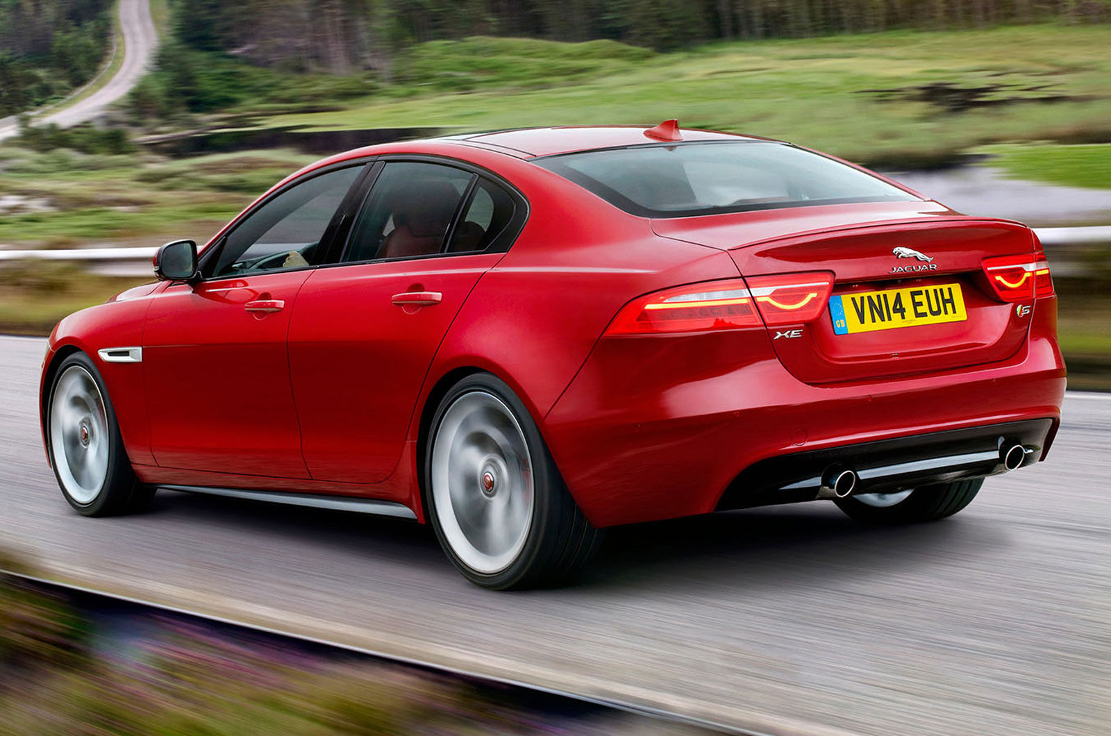 ����� ����� Jaguar XE ��������� �����������