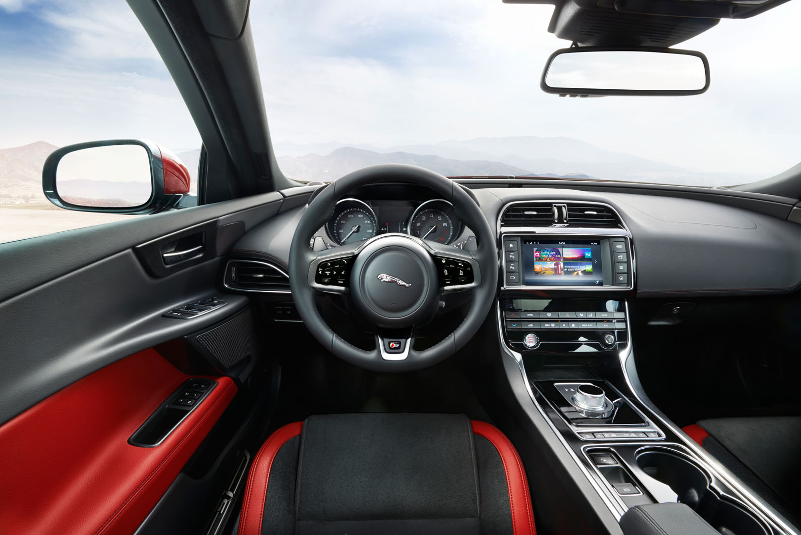 ����� ����� Jaguar XE ��������� �����������
