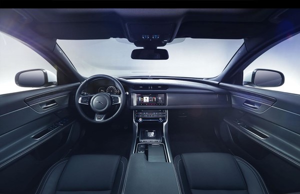 Jaguar XF: ���� ��� �������?