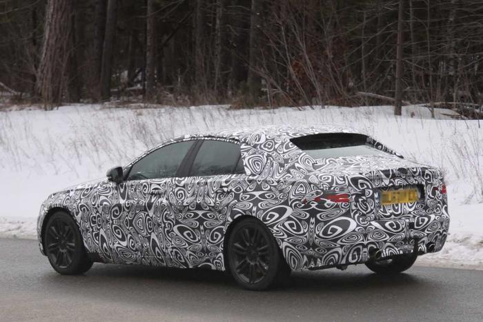 Новый седан Jaguar XE оснастят дизелем семейства Ingenium