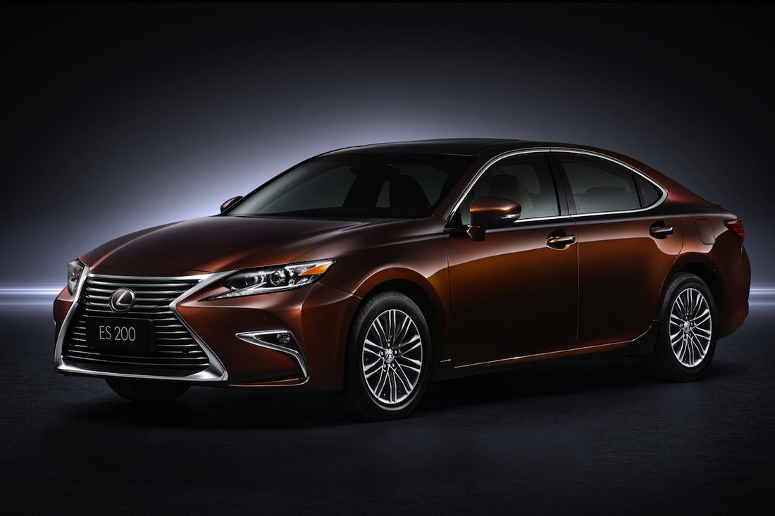 Lexus ES: �������� � ������