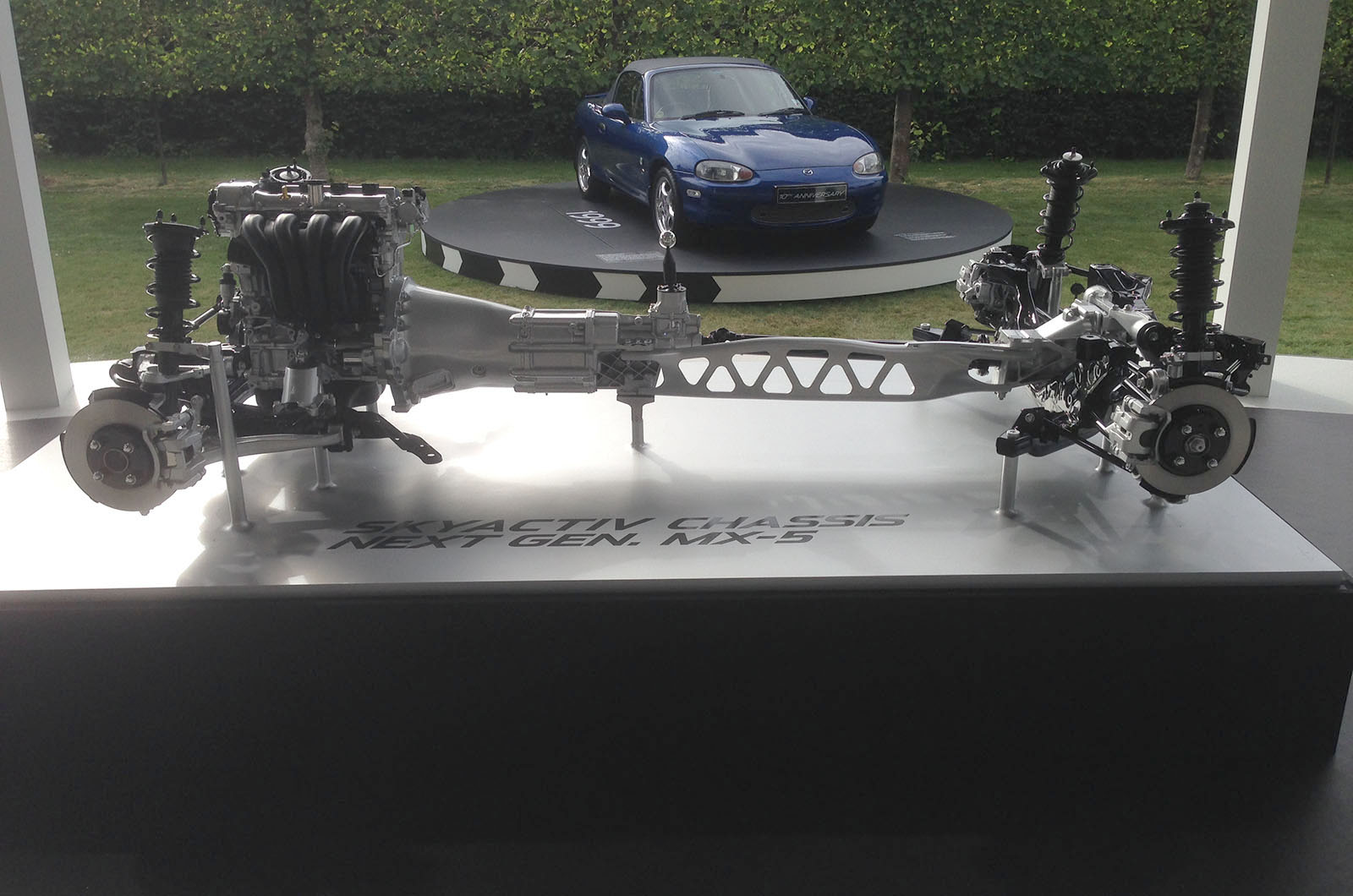 Mazda опубликовала первый тизер нового MX-5