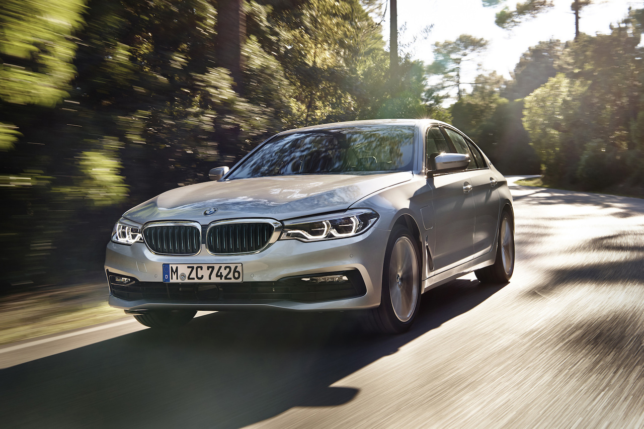 � BMW ����� ���� ����� - 530e iPerformance