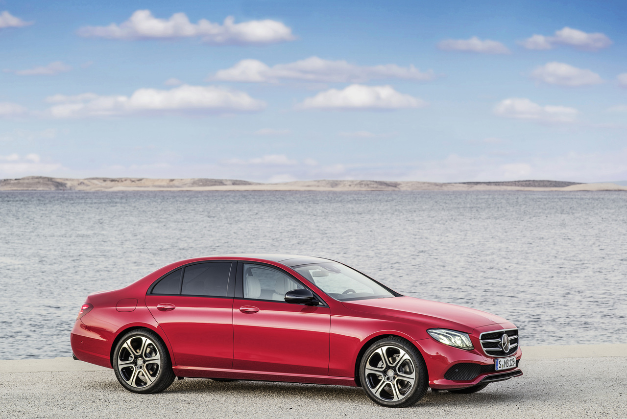 ������� ��������� E-Class �� Mercedes-Benz ��� �������� ����������� S-Class