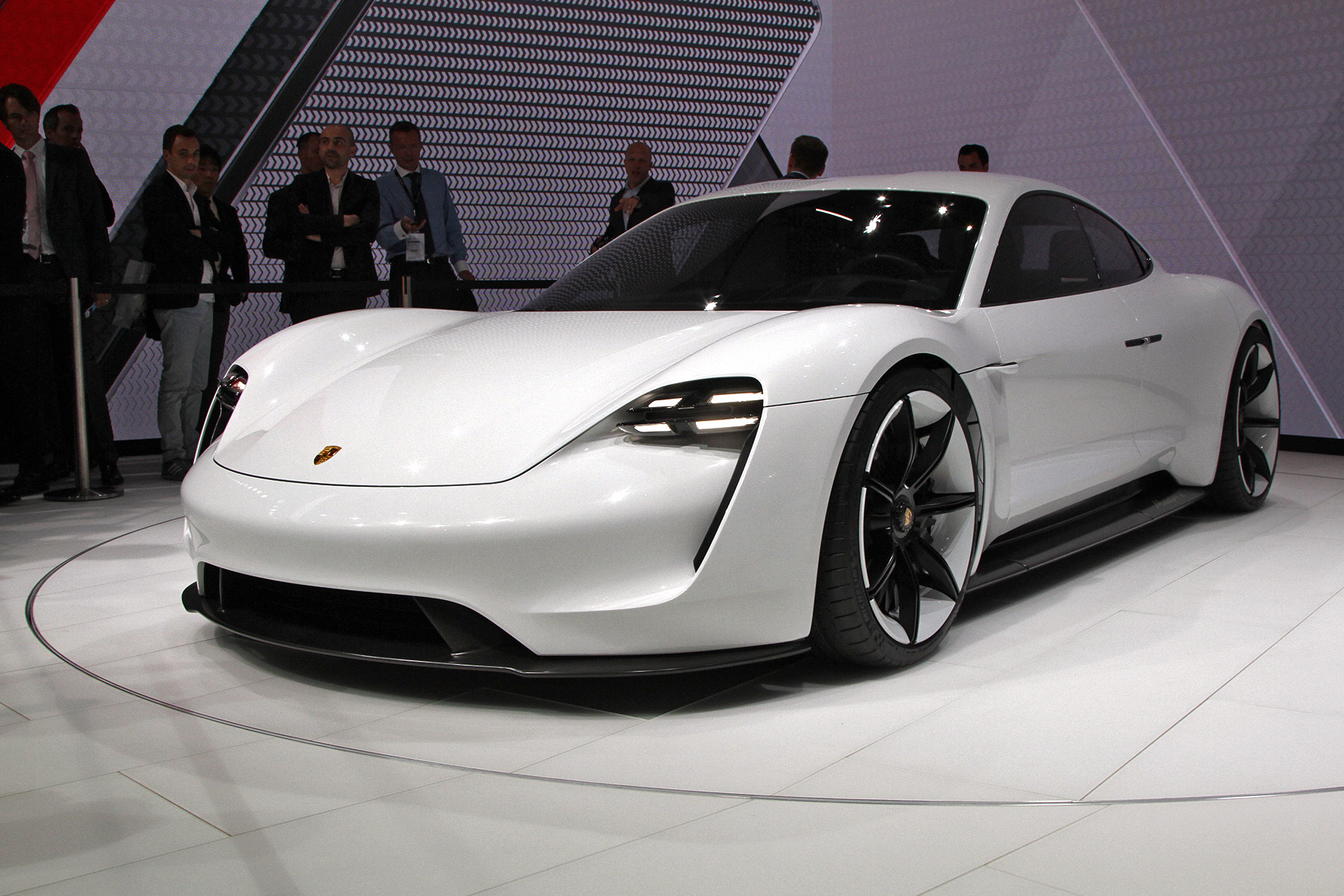 Porsche �������� Tesla Motors ������������� �� �����