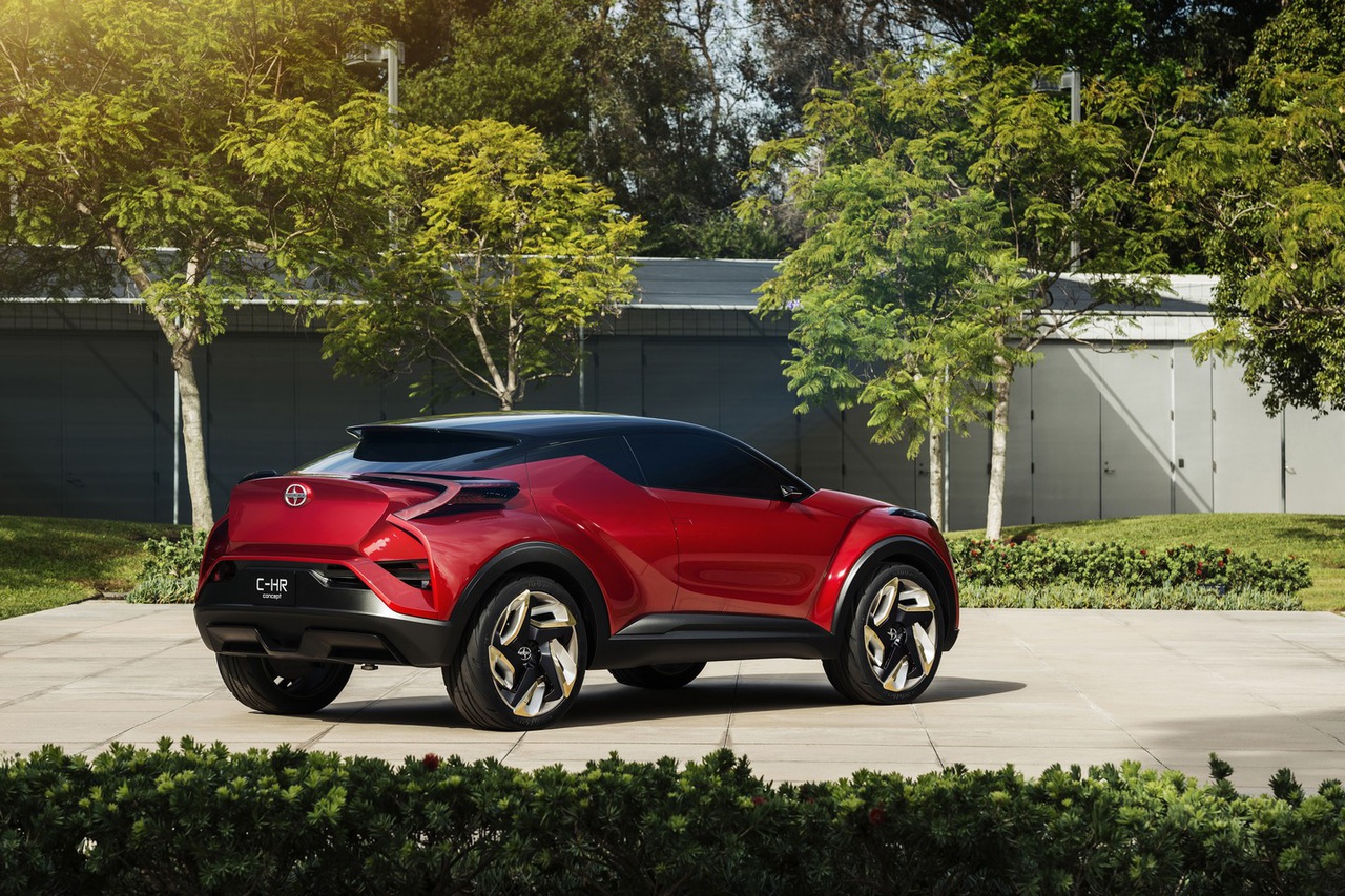 � ��������� ���� ������ ����� ��������� Scion C-HR �� �������� Toyota