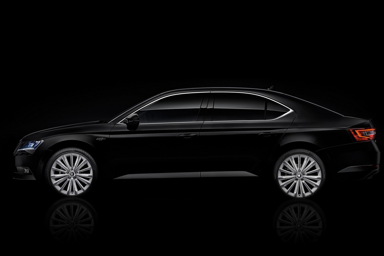 Skoda представила уникальный концепт Superb Black Crystal