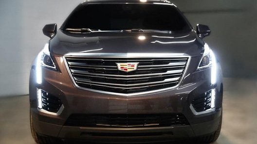 ����� 2 ���� �������� ���������� ��������� Cadillac