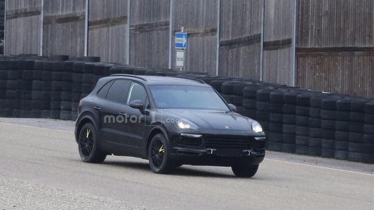 Porsche начал тестирование нового поколения Cayenne