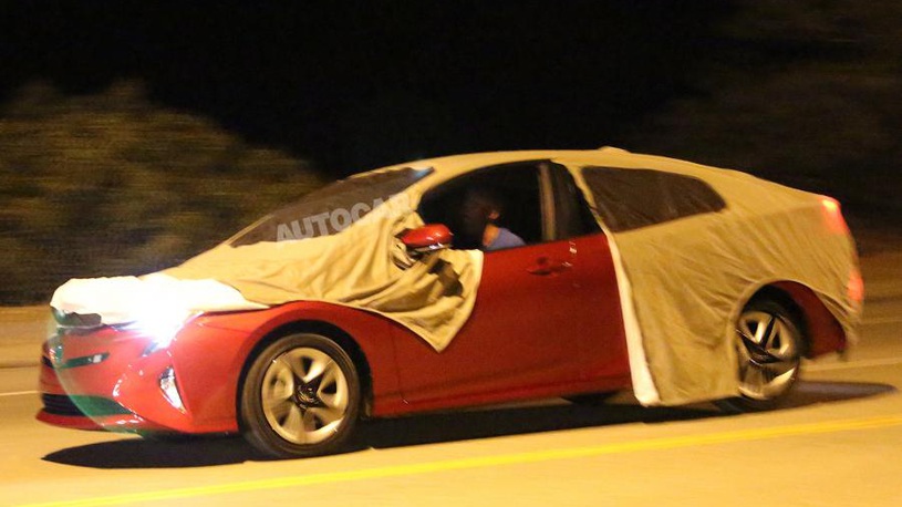 ��������� Toyota Prius ��������� ������� ������ �� �������� ��������