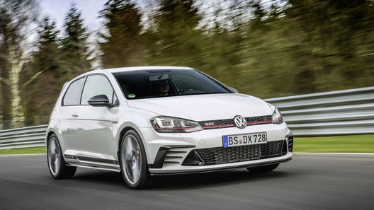 �������� ������� Volkswagen Golf GTI ��������� � ������������� �������