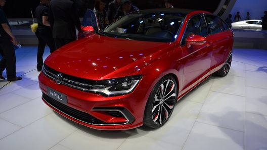 Обновленный автомобиль VW Jetta станет спортивнее и больше прежнего