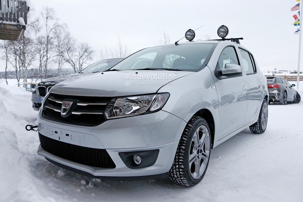 ����� ������� Renault Sandero � 2,0 �������� ������� � 160 �.�.