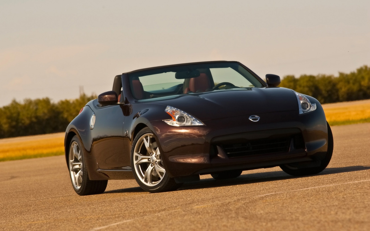 Nissan 370Z Roadster Front Angle Tilt ������������� ����