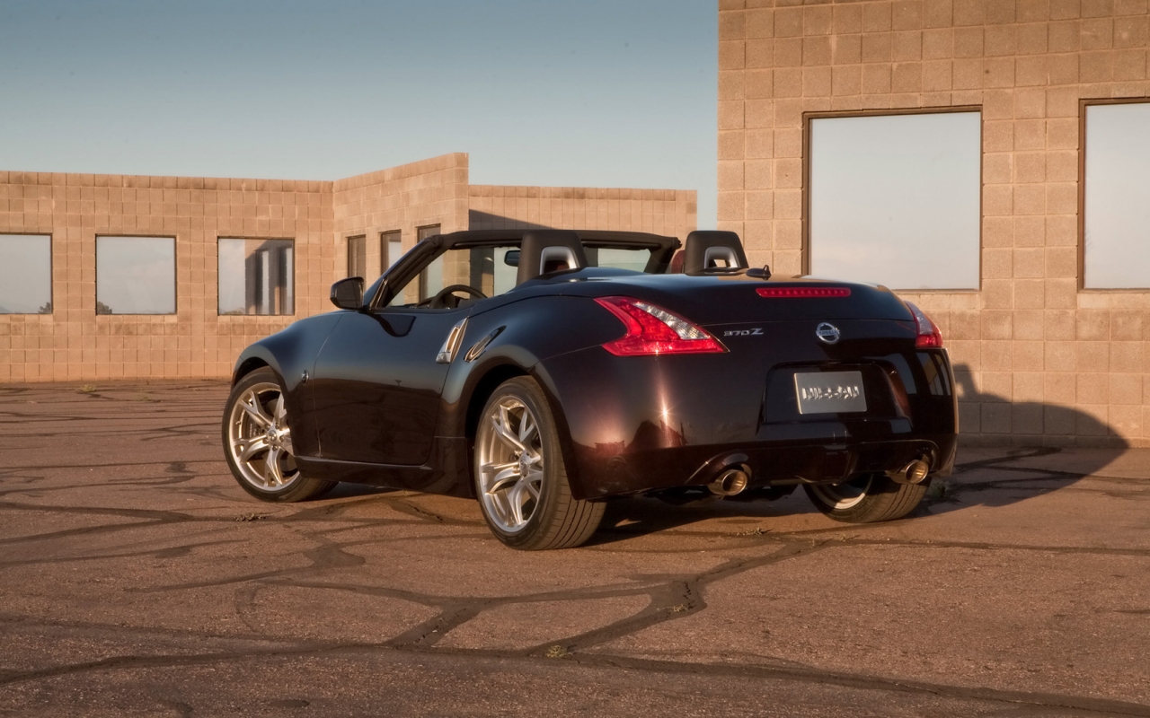 Nissan 370Z Roadster Rear And Side  ������������� ����