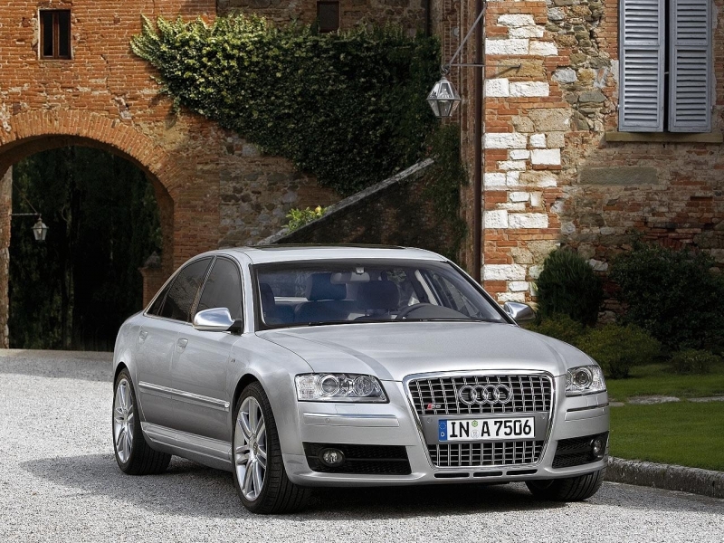 Audi S8 ������������� ����
