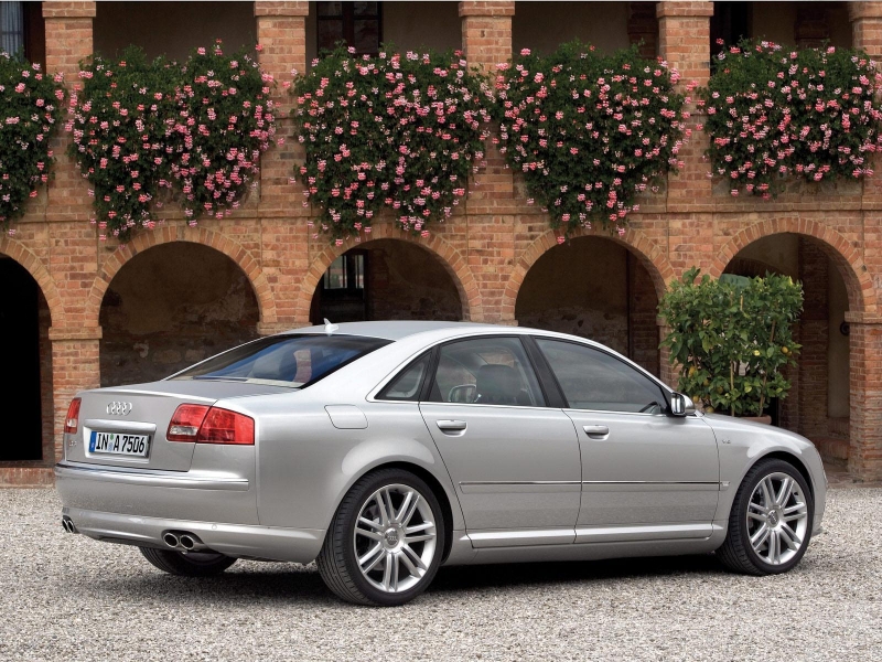 Audi S8 ������������� ����