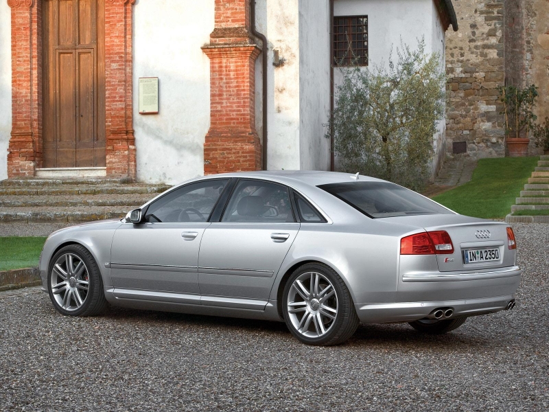 Audi S8 ������������� ����