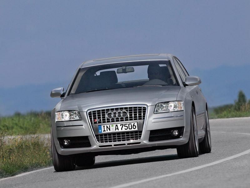 Audi S8 ������������� ����