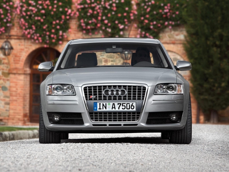 Audi S8 ������������� ����