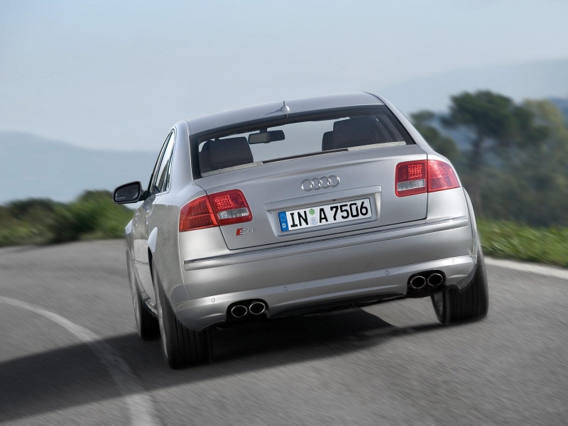 Audi S8 ������������� ����