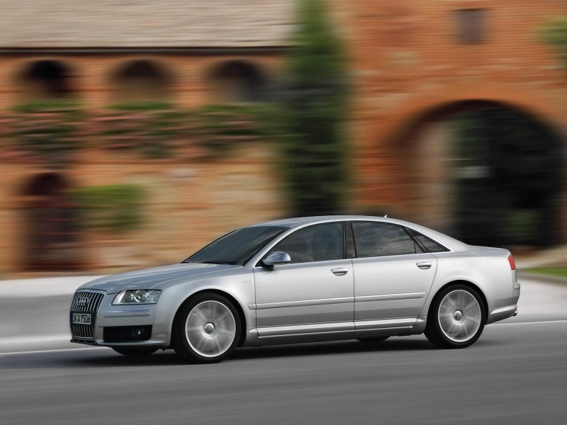 Audi S8 ������������� ����