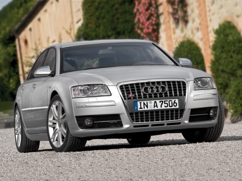 Audi S8 ������������� ����