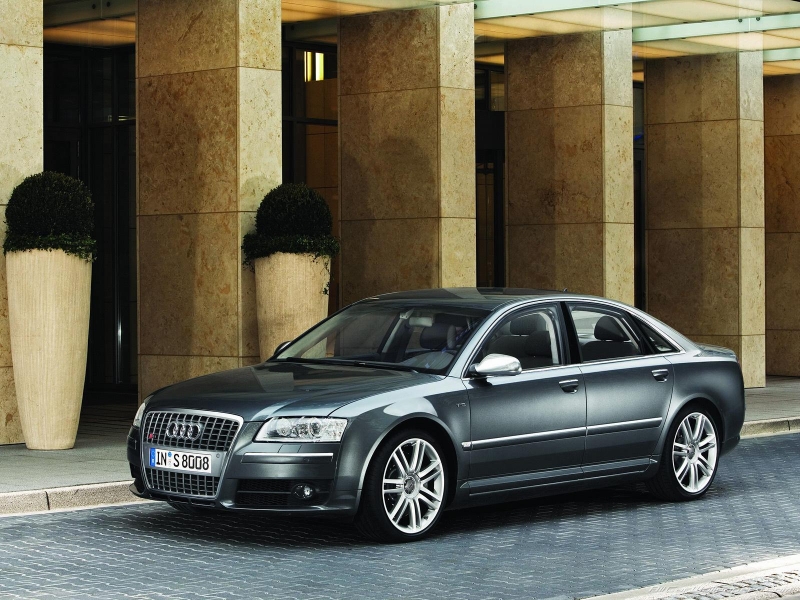 Audi S8 ������������� ����
