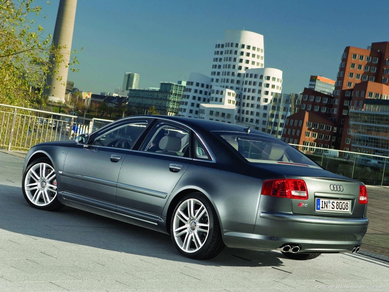 Audi S8 ������������� ����