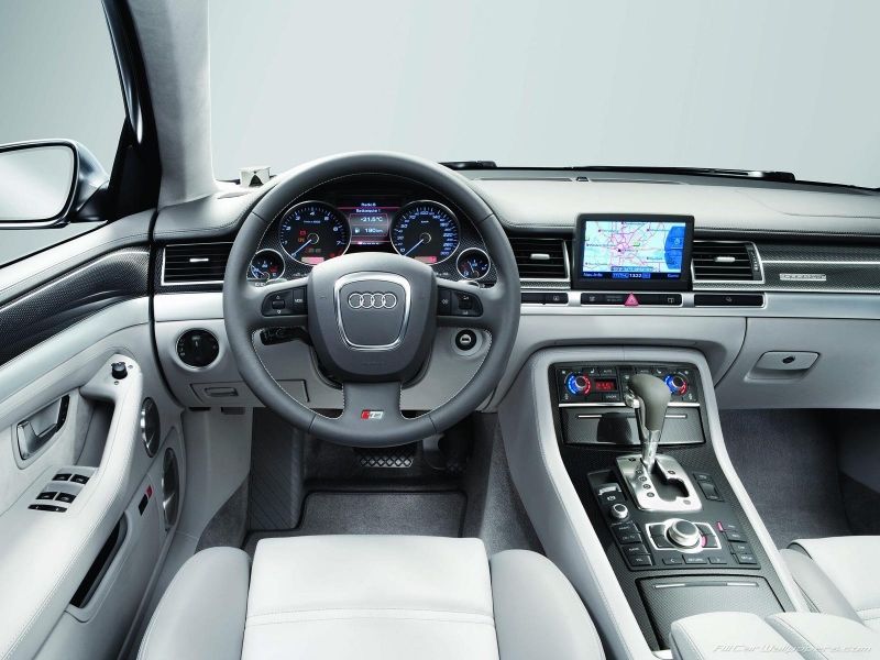 Audi S8 ������������� ����
